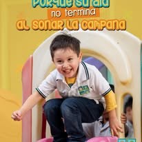 Niño en juegos escolares
